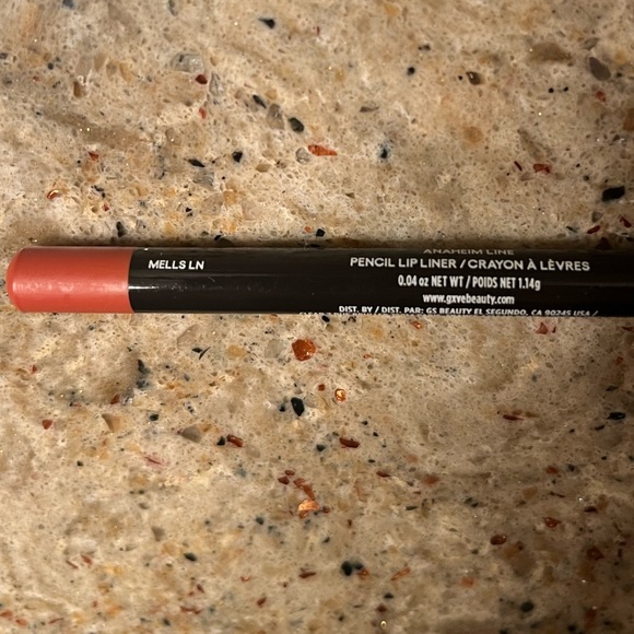 GXVE Beauty by Gwen Stefani Anaheim Line Clean Waterproof Lip Liner - Picture 3 of 5